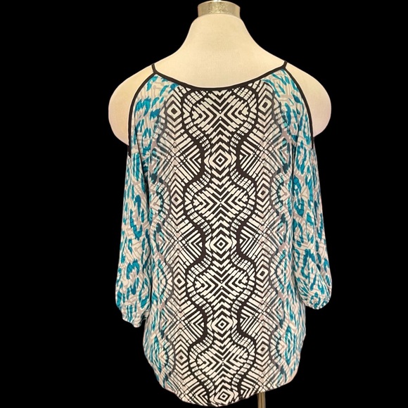 Cold Shoulder Abstract Print Top - Picture 6 of 11